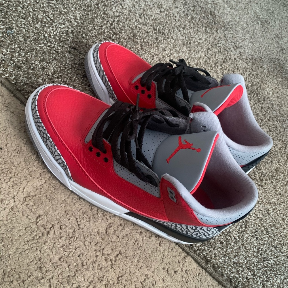 Red cement 3’s - Picture 4 of 4